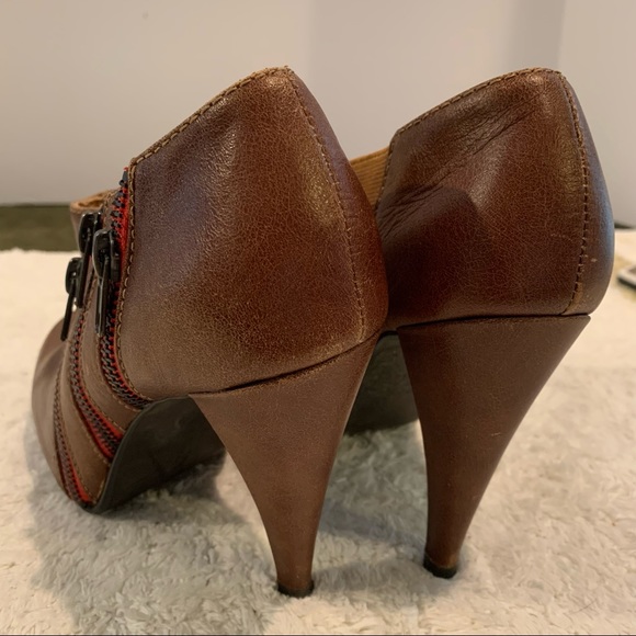 Steve Madden boot heels size 7, color: brown. Heel size: 4” - Picture 4 of 10
